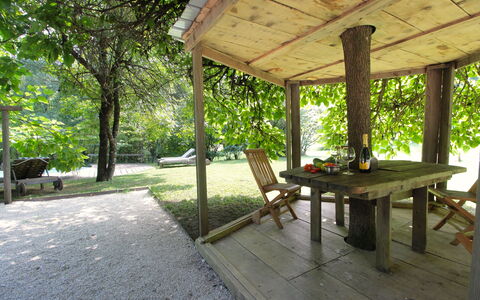 Chalet Fagarè, Pool, Sauna, Prosecco Hills: Meubilair, Hout, Buitenmeubels, Schaduw, Tafel, Buitentafel, Veranda, Stoel, Hardwood, Outdoor Structuur