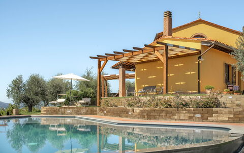 Villa Costa al Bagno: Zwembad, Toevlucht, Meubilair, Buitenmeubels, Eco Hotel, Schaduw, Stoel, Bloempot, Outdoor Structuur, Patio