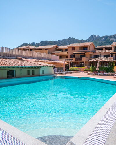 La Marina: Zwembad, Woongebied,  Dorf\, Toevlucht, Menselijke Nederzetting, Appartement, Landgoed, Hotel, Schaduw, Thermae