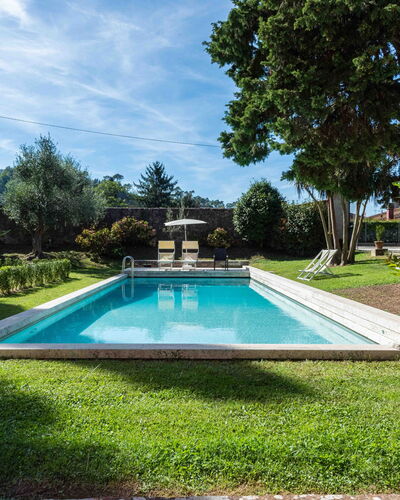 Villa Tambellini De Fondra: Zwembad, Struik, Tuin, Toevlucht, Waterpartij, Schaduw, Landscaping, Backyard, Eco Hotel, Hacienda