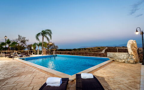 Villa La Musa: Blauw, Zwembad, Toevlucht, Buitenmeubels, Eco Hotel, Hotel, Villa, Ligstoel, Badplaats, Paraplu