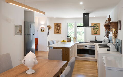Casaita: Meubilair, Interieur Ontwerp, Countertop, Flooring, Cabinetry, Hout, Verdieping, Keuken, Plafond, Lichte Inrichting
