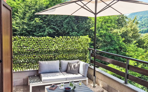 Bellavista: Meubilair, Buitenmeubels, Hout, Tafel, Stoel, Paraplu, Buitentafel, Bloempot, Tuin