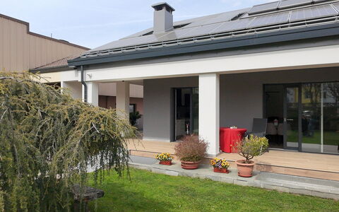 House Martina: Huis, Woongebied, Huis, Dak, Deur, Schaduw, Werf, Tuin, Beton, Landgoed