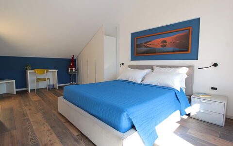 House Martina: Meubilair, Interieur Ontwerp, Flooring, Verdieping, Slaapkamer, Bed, Hout, Kamer, Plafond, Appartement
