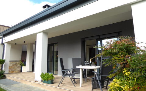 House Martina: Huis, Deur, Verdieping, Schaduw, Beton, Home Deur, Veranda, Landgoed, Siding, Kamerplant