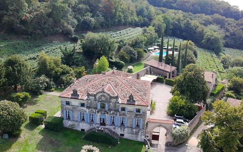 Calicantus, Verona, Pool, Wifi: Facade, Struik, Landgoed, Herenhuis, Tuin, Villa, Hacienda, Waardig Huis, Boerderij, Landscaping