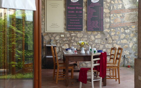 Calicantus, Verona, Pool, Wifi: Meubilair, Tafel, Hout, Interieur Ontwerp, Stoel, Keuken En Eettafel, Eetkamer, Restaurant, Beits, Kamer