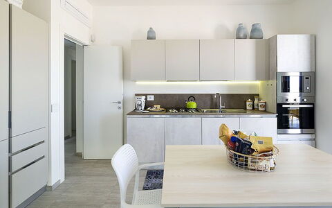 Timo: Meubilair, Keuken, Interieur Ontwerp, Countertop, Toestel Van De Keuken, Flooring, Cabinetry, Hout, Major Appliance, Verdieping