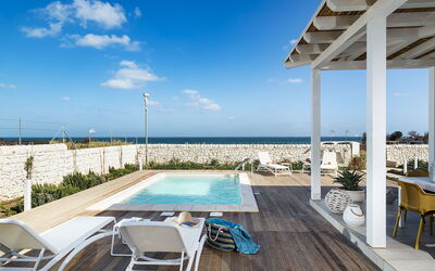 Timo: Toevlucht, Buitenmeubels, Zee, Zwembad, Eco Hotel, Stoel, Schaduw, Ligstoel, Oceaan, Paraplu