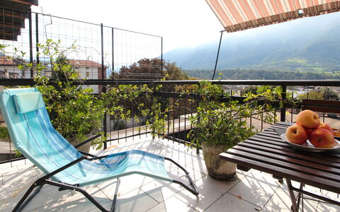 Casa Ines, Feltre: Meubilair, Stoel, Buitenmeubels, Buitentafel, Balkon, Eco Hotel, Schaduw, Kamerplant, Toevlucht, Koffietafel