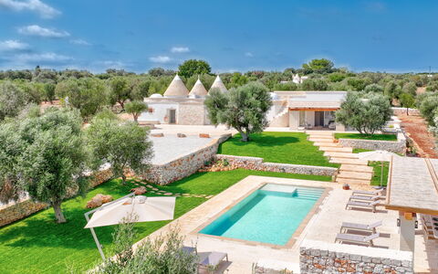 Trulli di Luccio: Tuin, Koepel, Gazon, Landgoed, Landscaping, Koepel, Villa