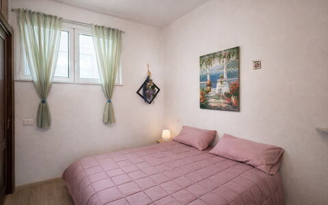 Casa di Bruna Seaview, Albenga: Bed, Meubilair, Verdieping, Interieur Ontwerp, Slaapkamer, Flooring, Muur, Bedding, Laken, Kamer