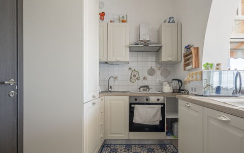Casa di Bruna Seaview, Albenga: Keuken, Toestel Van De Keuken, Interieur Ontwerp, Flooring, Countertop, Cabinetry, Meubilair, Hout, Major Appliance, Verdieping