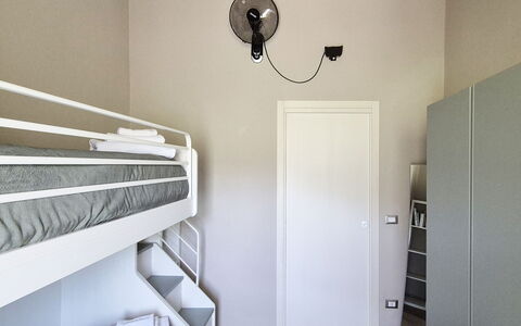 Villa Pietra With Pool On Piemonte Hills: Slaapkamer, Bed, Interieur Ontwerp, Verdieping, Flooring, Meubilair, Laken, Bedding, Kamer, Bed Frame