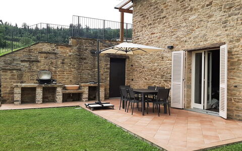 Villa Pietra With Pool On Piemonte Hills: Deur, Huis, Steen, Veranda, Verblijf, Flagstone, Buitenmeubels, Schaduw, Metselwerk, Backyard