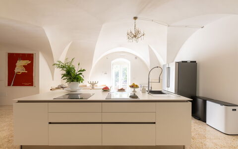 Palazzo Villani Lubelli: Interieur Ontwerp, Flooring, Meubilair, Keuken, Plafond, Verdieping, Verlichting, Countertop, Toestel Van De Keuken, Cabinetry