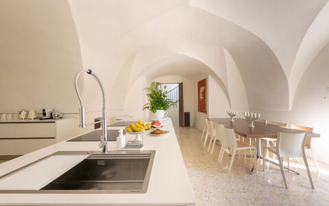 Palazzo Villani Lubelli: Interieur Ontwerp, Meubilair, Flooring, Plafond, Verdieping, Stoel, Keuken En Eettafel, Gieten, Keuken, Countertop