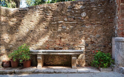 Torre di Serre: Muur, Stenen Muur,  Felsen\, Bruin, Steen, Flagstone, Metselwerk, Openluchtbank, Buitenmeubels