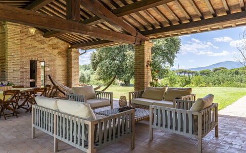 Aqua Bio Retreat: Meubilair, Hout, Stoel, Interieur Ontwerp, Tafel, Buitenmeubels, Flooring, Plafond, Veranda, Verdieping