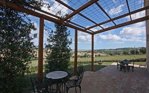 Villa la Dolcevita: Schaduw, Tuin, Outdoor Structuur, Eco Hotel, Paviljoen, Landscaping, Pergola, Garden Gebouwen, Beits, Daylighting