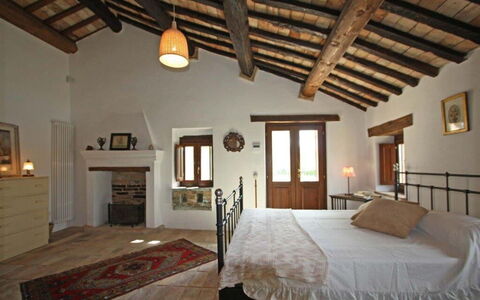 Villa la Dolcevita: Meubilair, Muur, Interieur Ontwerp, Hout, Plafond, Kamer, Bed, Flooring, Slaapkamer, Fotolijst
