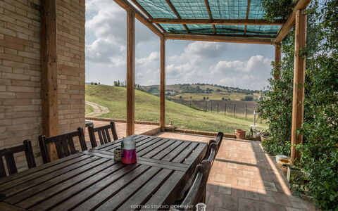 Villa la Dolcevita: Hout, Beits, Outdoor Structuur, Veranda, Schaduw, Hardwood, Pergola, Paviljoen, Dek, Garden Gebouwen