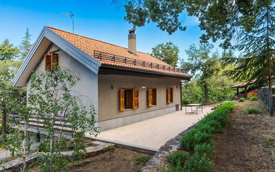 Casa Gibel: Gebouw, Hout, Huis, Huis, Dak, Verblijf, Architectuur, Landelijk Gebied, Deur, Boerderij