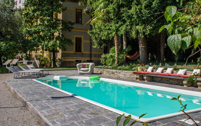 Virginia 16: Zwembad, Toevlucht, Buitenmeubels, Samengesteld Materiaal, Flagstone, Eco Hotel, Tuin, Schaduw, Backyard, Thermae