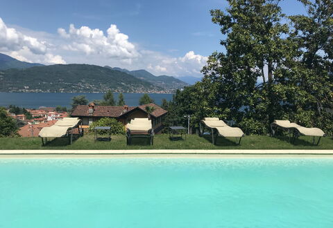 Alina Villa: Bergachtig Landvormen, Berg, Zwembad, Heuvel, Toevlucht, Bergketen, Buitenmeubels, Heuvel Station, Eco Hotel, Badplaats