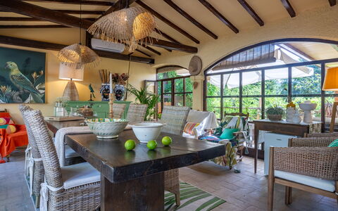 Podere la Botte, Pool, Lari: Meubilair, Interieur Ontwerp, Tafel, Stoel, Hout, Keuken En Eettafel, Plafond, Flooring, Eetkamer, Verlichting