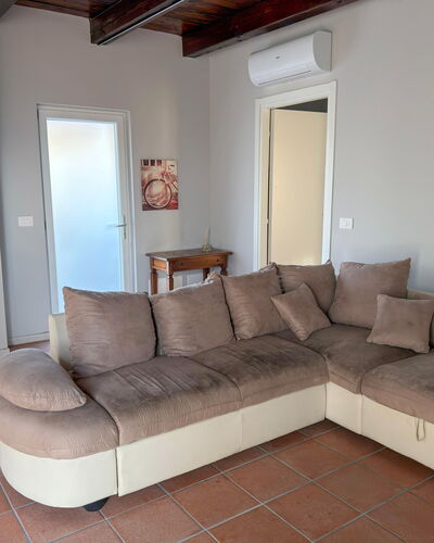 Alma Montis - Frabosa Sottana: Meubilair, Hout, Flooring, Verdieping, Interieur Ontwerp, Kamer, Woonkamer, Houten Vloer, Comfort, Stoel
