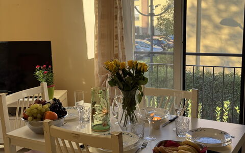 Al Civico 80: Meubilair, Interieur Ontwerp, Eetkamer, Tafel, Stoel, Hout, Keuken En Eettafel, Flooring, Textiel, Tableware