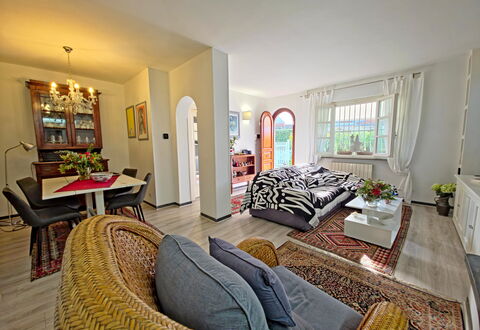 I Cipressi: Meubilair, Interieur Ontwerp, Bankstel, Flooring, Hout, Verdieping, Kamer, Woonkamer, Plafond, Appartement