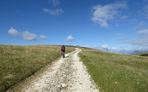 Chalet Genzianella: Grasland, Ecoregio, Plain, Heuvel, Trail, Landschap, Steppe, Wolk, Weide