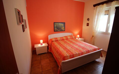 Villa Floridia: Meubilair, Bed, Slaapkamer, Bedding, Laken, Interieur Ontwerp, Hout, Linens, Verdieping, Kamer
