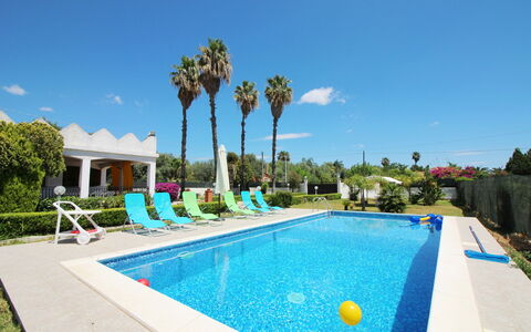 Villa Floridia: Blauw, Zwembad, Struik, Toevlucht, Tuin, Landscaping, Vrije Tijd, Landgoed, Schaduw, Eco Hotel