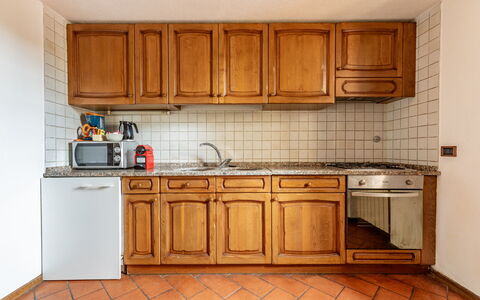 Relais de Ricci: Keuken, Hout, Countertop, Toestel Van De Keuken, Flooring, Major Appliance, Cabinetry, Interieur Ontwerp, Verdieping, Kamer