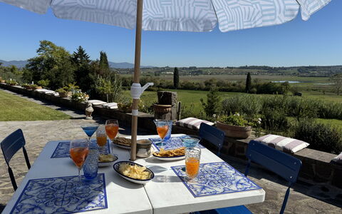 Casa Mia: Meubilair, Tableware, Tafel, Buitenmeubels, Voedsel, Serveware, Tafelkleed, Stoel, Buitentafel, Fruit