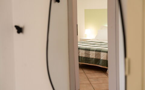 Villa Ninfa: Interieur Ontwerp, Meubilair, Muur, Verdieping, Flooring, Hout, Slaapkamer, Kamer, Plafond, Bed