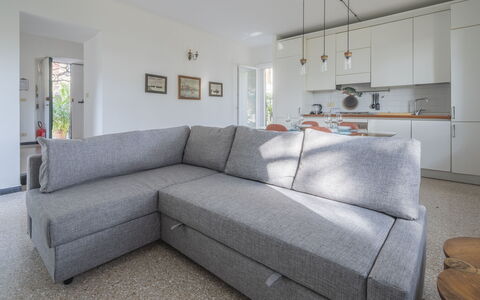 Torre Dell'Amore, Genova, Seaview: Meubilair, Flooring, Bankstel, Verdieping, Interieur Ontwerp, Appartement, Woonkamer, Kamer, Hoofdkussen