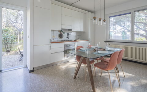 Torre Dell'Amore, Genova, Seaview: Flooring, Hout, Interieur Ontwerp, Verdieping, Plafond, Meubilair, Lichte Inrichting, Verlichting, Keuken, Countertop