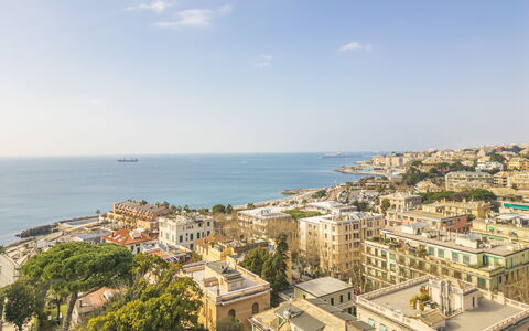 Torre Dell'Amore, Genova, Seaview: Stad, Zwemwater, Dag, Gebouw, Stedelijk Gebied, Horizon, Kust, Woongebied, Zee, Kust En Oceanic Landvormen