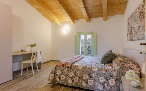 Zena Apartment: Interieur Ontwerp, Meubilair, Flooring, Muur, Verdieping, Hout, Plafond, Kamer, Bed, Slaapkamer