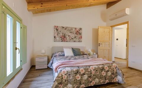 Zena Apartment: Interieur Ontwerp, Meubilair, Muur, Flooring, Hout, Verdieping, Plafond, Slaapkamer, Bed, Huis