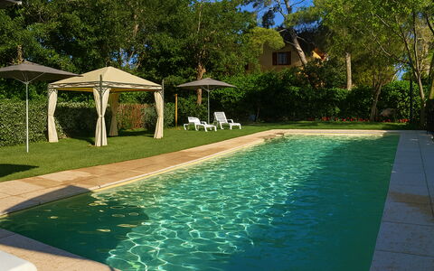 Suite Orchidea Seaside and Pool: Zwembad, Toevlucht, Schaduw, Backyard, Tuin, Eco Hotel, Vrije Tijd, Landscaping, Hacienda, Waterpartij