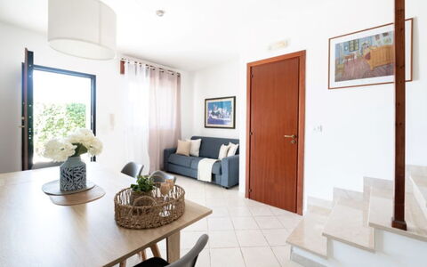 Villa Vitalis: Flooring, Interieur Ontwerp, Verdieping, Huis, Meubilair, Deur, Appartement, Kamer, Stoel, Woonkamer