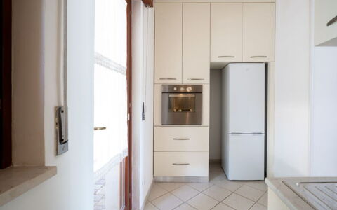 Villa Vitalis: Flooring, Countertop, Hout, Cabinetry, Verdieping, Interieur Ontwerp, Keuken, Toestel Van De Keuken, Major Appliance, Huis