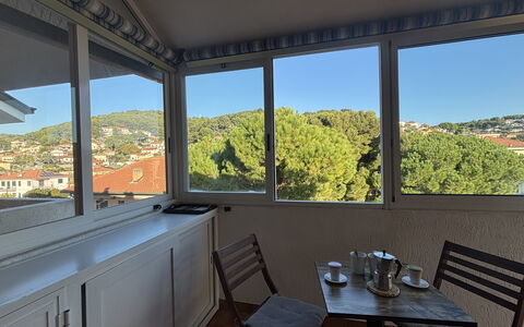 La Casa di Viviana Terrace, Close to the Beach: Meubilair, Stoel, Balkon, Schaduw, Glas, Buitenmeubels, Veranda, Outdoor Structuur, Buitentafel, Eco Hotel