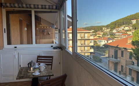 La Casa di Viviana Terrace, Close to the Beach: Appartement, Balkon, Glas, Stoel, Beits, Daylighting, Hardwood, Aluminium